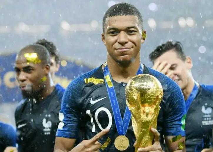 开云注册入口-爆冷引发热议！，姆巴佩在G2比赛中刷新纪录观众掌声雷动(gr姆巴佩)